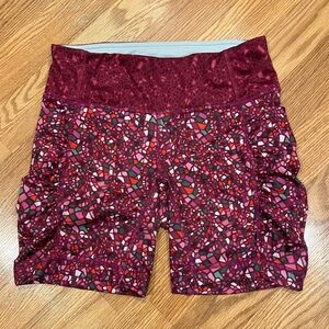 Lululemon Run Times Short
Paradise Camo Multi Paradise Geo Regal Plum Multi Sz 4
